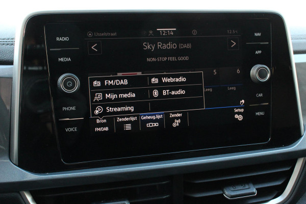 Volkswagen T-Roc 1.5 TSI DSG Style Navigatie Apple Carplay / Android Auto Climate Control Led Digitale Cockpit Adaptive Cruise Control Trekhaak