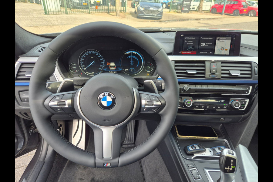 BMW 3 Serie Touring 320i Edition M Sport Shadow Executive Volle optielijst Pano M Remmen Trekhaak