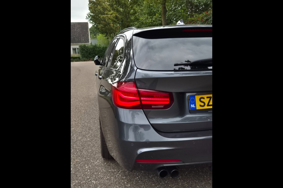 BMW 3 Serie Touring 320i Edition M Sport Shadow Executive Volle optielijst Pano M Remmen Trekhaak