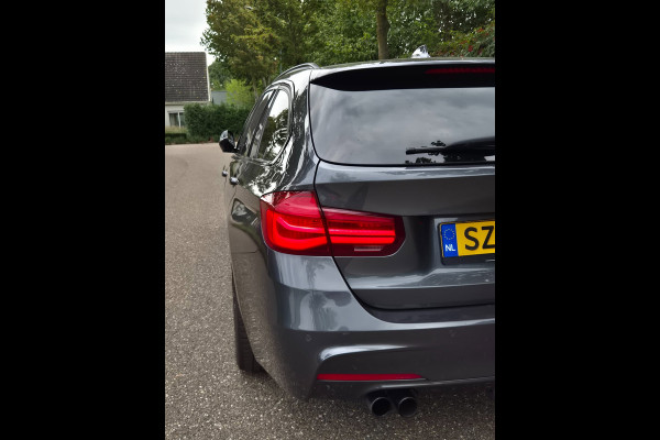 BMW 3 Serie Touring 320i Edition M Sport Shadow Executive Volle optielijst Pano M Remmen Trekhaak