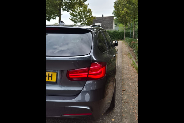 BMW 3 Serie Touring 320i Edition M Sport Shadow Executive Volle optielijst Pano M Remmen Trekhaak