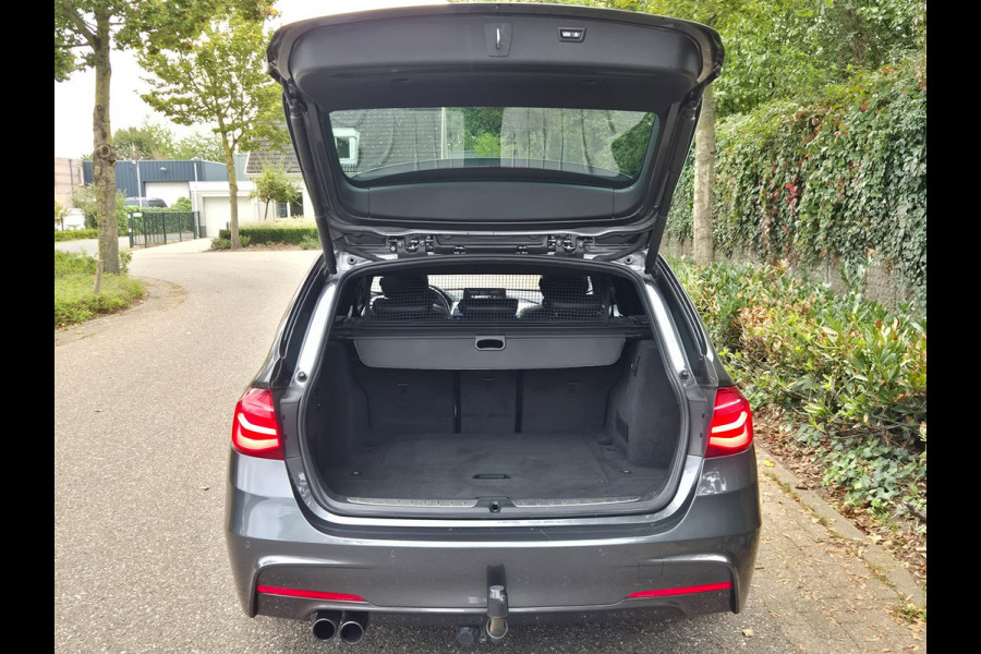 BMW 3 Serie Touring 320i Edition M Sport Shadow Executive Volle optielijst Pano M Remmen Trekhaak
