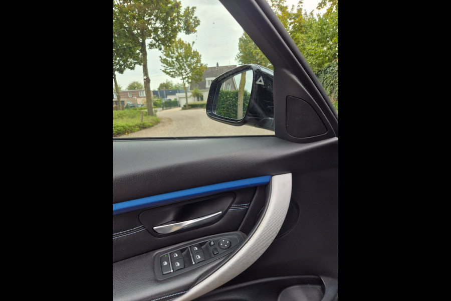 BMW 3 Serie Touring 320i Edition M Sport Shadow Executive Volle optielijst Pano M Remmen Trekhaak