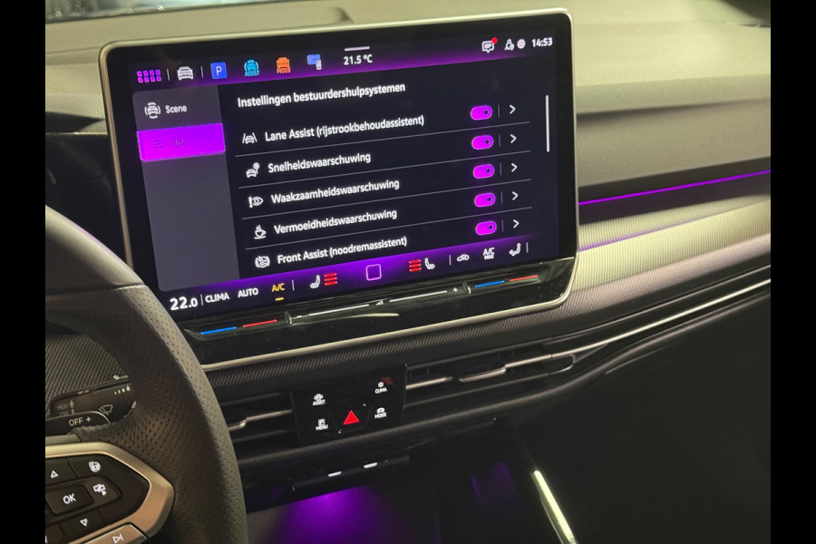 Volkswagen Golf 1.5 eTSI R-Line Edition | Pano | Trekhaak | H&K | Stuur/Stoelverwarming | HUD | Camera | Sfeerverlichting
