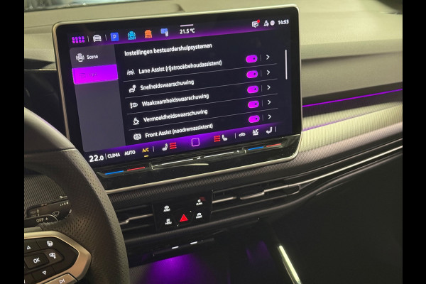 Volkswagen Golf 1.5 eTSI R-Line Edition | Pano | Trekhaak | H&K | Stuur/Stoelverwarming | HUD | Camera | Sfeerverlichting