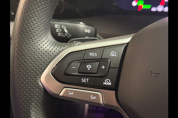 Volkswagen Golf 1.5 eTSI R-Line Edition | Pano | Trekhaak | H&K | Stuur/Stoelverwarming | HUD | Camera | Sfeerverlichting