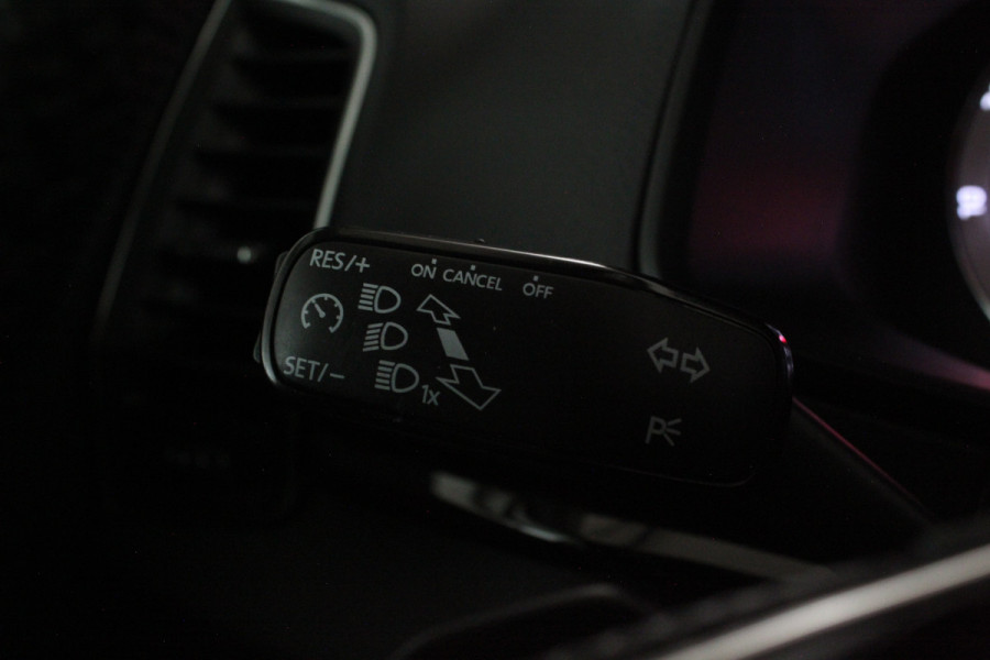 Škoda Karoq 1.5 TSI ACT Style > Pano.schuif/Camera/keyless/19 inch