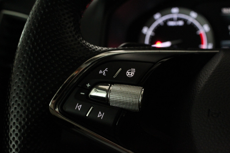 Škoda Karoq 1.5 TSI ACT Style > Pano.schuif/Camera/keyless/19 inch