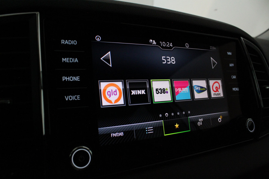 Škoda Karoq 1.5 TSI ACT Style > Pano.schuif/Camera/keyless/19 inch