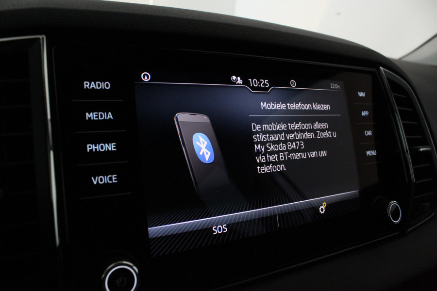 Škoda Karoq 1.5 TSI ACT Style > Pano.schuif/Camera/keyless/19 inch