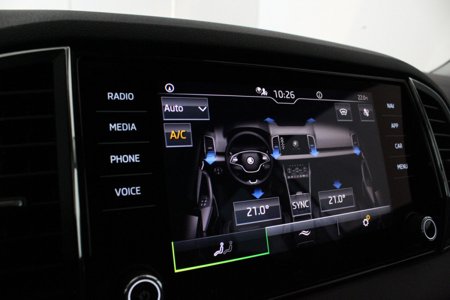 Škoda Karoq 1.5 TSI ACT Style > Pano.schuif/Camera/keyless/19 inch