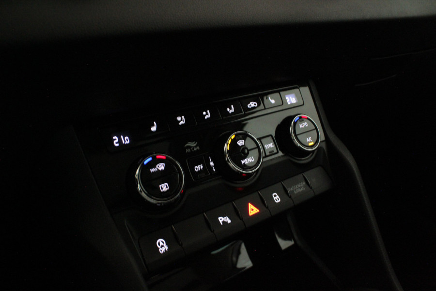 Škoda Karoq 1.5 TSI ACT Style > Pano.schuif/Camera/keyless/19 inch
