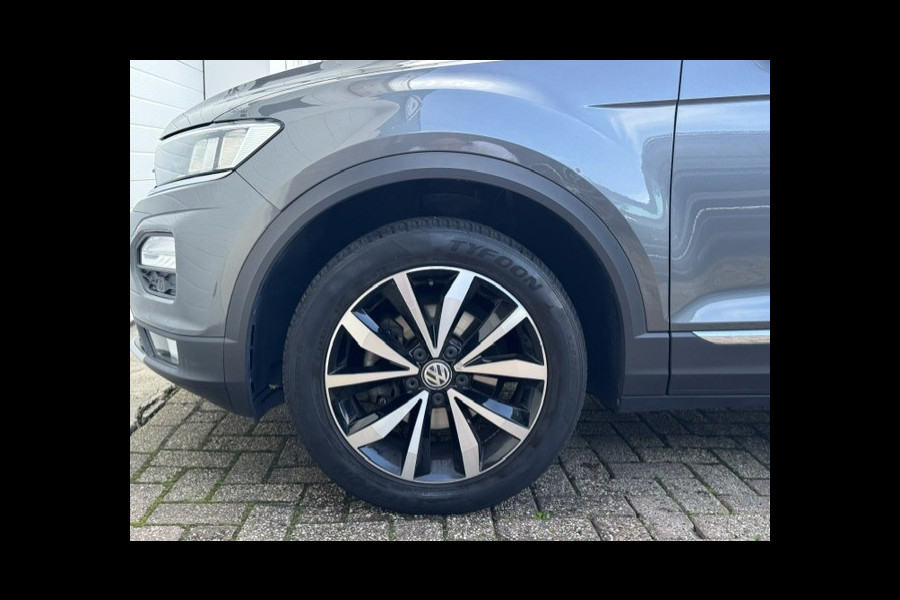 Volkswagen T-Roc 1.0 TSI Style - Trekhaak - CarPlay - LED - Originele Nederlandse auto met NAP - Cruise - Camera