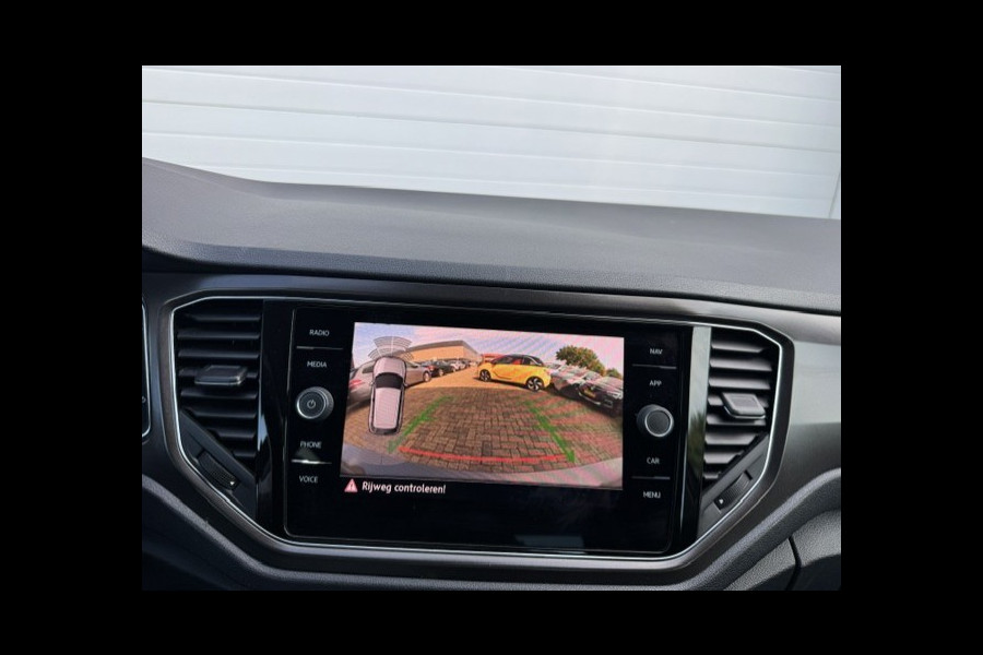 Volkswagen T-Roc 1.0 TSI Style - Trekhaak - CarPlay - LED - Originele Nederlandse auto met NAP - Cruise - Camera