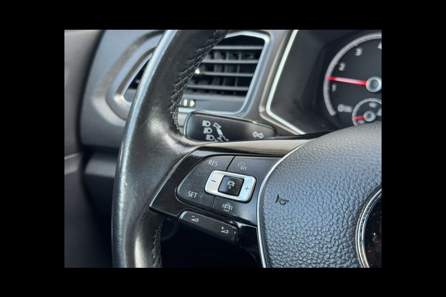 Volkswagen T-Roc 1.0 TSI Style - Trekhaak - CarPlay - LED - Originele Nederlandse auto met NAP - Cruise - Camera