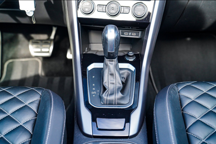 Volkswagen T-Roc Cabrio 1.5 TSI R-Line | Luxe Leder | Ruitjes leer | Trekhaak | Stoelverwarming | Facelift | Vlak R-line Stuur |