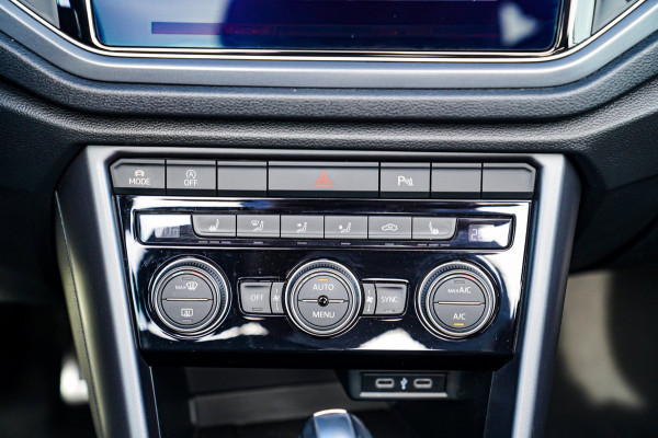 Volkswagen T-Roc Cabrio 1.5 TSI R-Line | Luxe Leder | Ruitjes leer | Trekhaak | Stoelverwarming | Facelift | Vlak R-line Stuur |