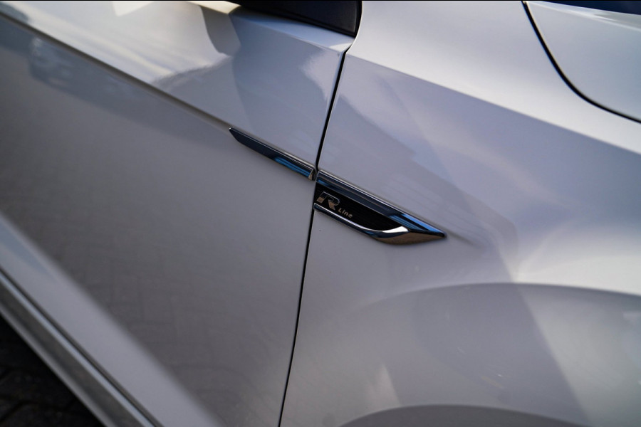 Volkswagen T-Roc Cabrio 1.5 TSI R-Line | Luxe Leder | Ruitjes leer | Trekhaak | Stoelverwarming | Facelift | Vlak R-line Stuur |