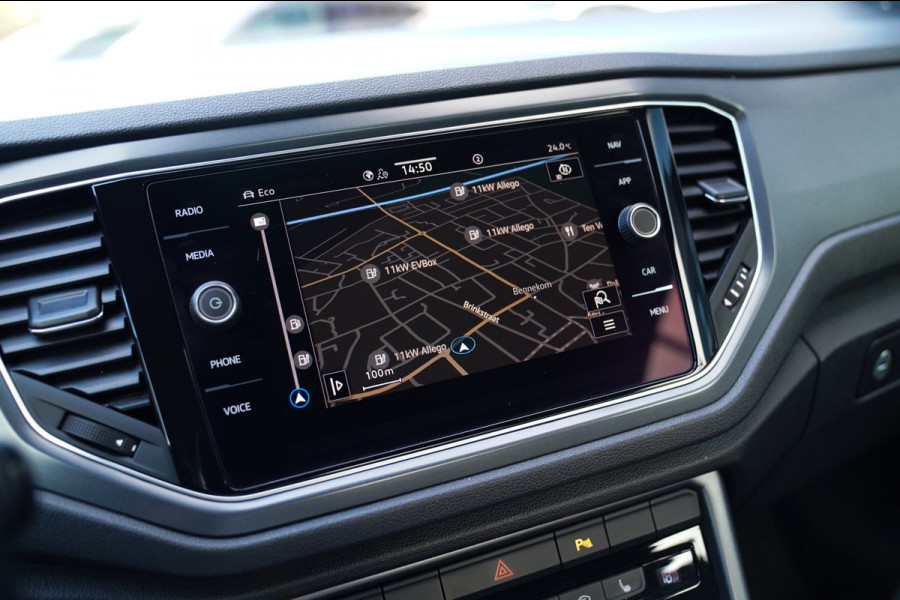 Volkswagen T-Roc Cabrio 1.5 TSI R-Line | Luxe Leder | Ruitjes leer | Trekhaak | Stoelverwarming | Facelift | Vlak R-line Stuur |
