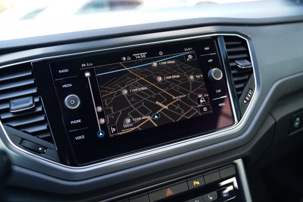 Volkswagen T-Roc Cabrio 1.5 TSI R-Line | Luxe Leder | Ruitjes leer | Trekhaak | Stoelverwarming | Facelift | Vlak R-line Stuur |