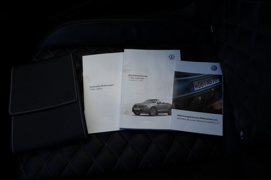 Volkswagen T-Roc Cabrio 1.5 TSI R-Line | Luxe Leder | Ruitjes leer | Trekhaak | Stoelverwarming | Facelift | Vlak R-line Stuur |