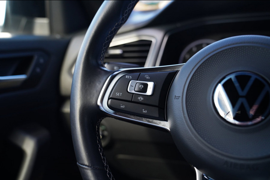 Volkswagen T-Roc Cabrio 1.5 TSI R-Line | Luxe Leder | Ruitjes leer | Trekhaak | Stoelverwarming | Facelift | Vlak R-line Stuur |
