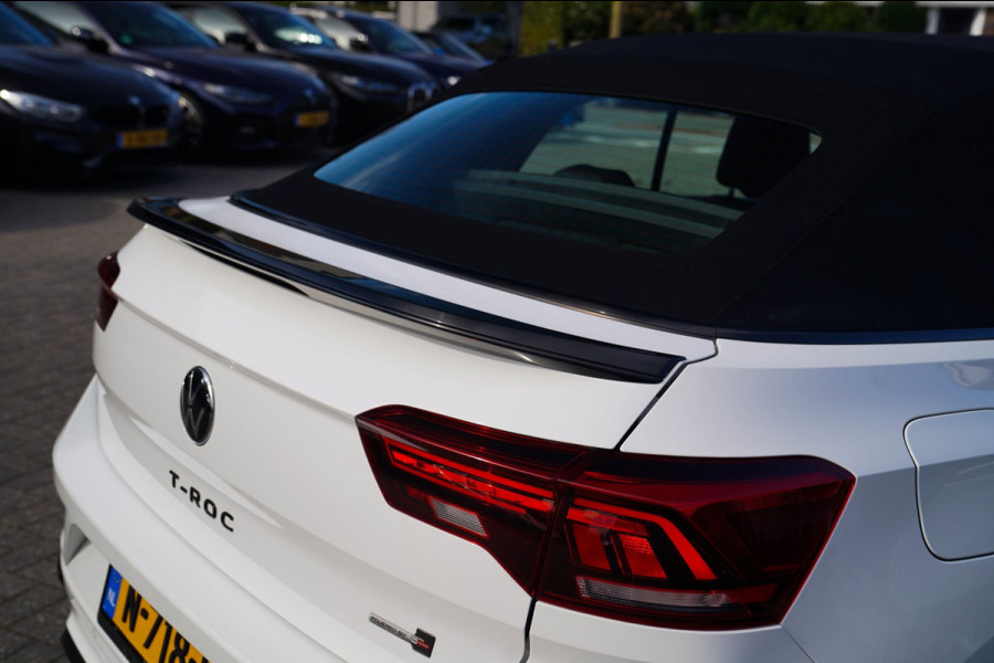 Volkswagen T-Roc Cabrio 1.5 TSI R-Line | Luxe Leder | Ruitjes leer | Trekhaak | Stoelverwarming | Facelift | Vlak R-line Stuur |