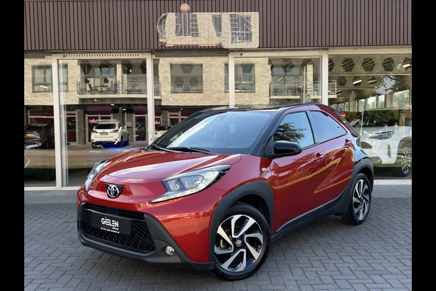 Toyota Aygo X 1.0 VVT-i MT Pulse Bi-tone | Chili red,17 inch, Privacy glass, Apple CarPlay/Android auto, Airconditioning, Parkeercamera