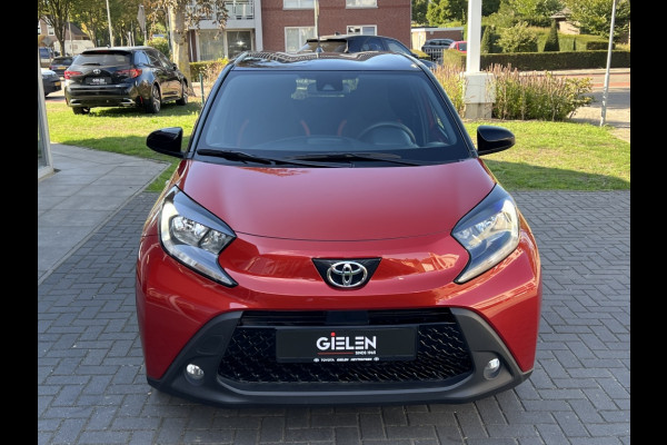 Toyota Aygo X 1.0 VVT-i MT Pulse Bi-tone | Chili red,17 inch, Privacy glass, Apple CarPlay/Android auto, Airconditioning, Parkeercamera