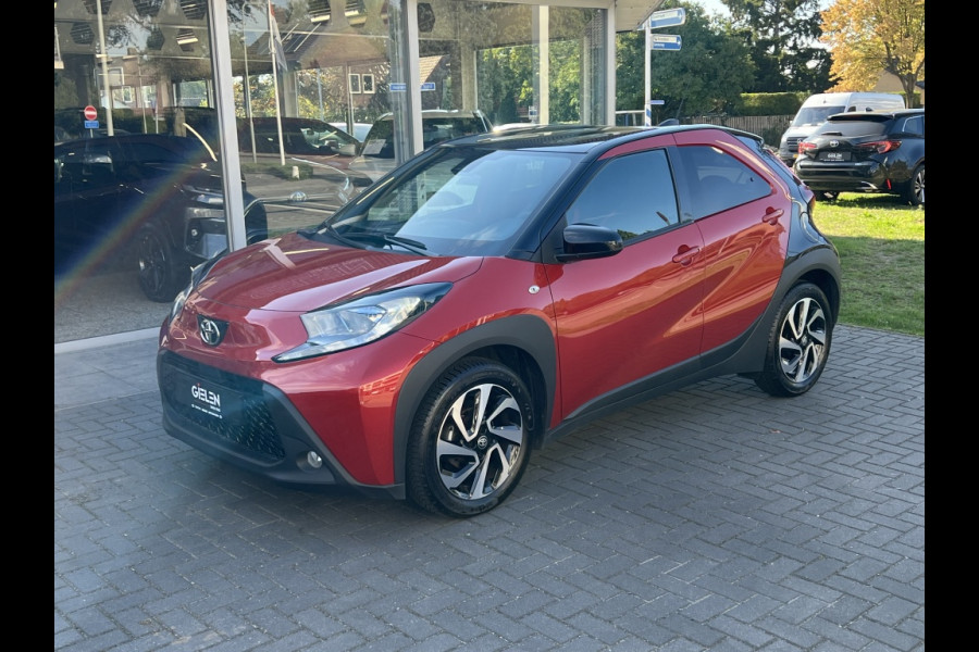 Toyota Aygo X 1.0 VVT-i MT Pulse Bi-tone | Chili red,17 inch, Privacy glass, Apple CarPlay/Android auto, Airconditioning, Parkeercamera