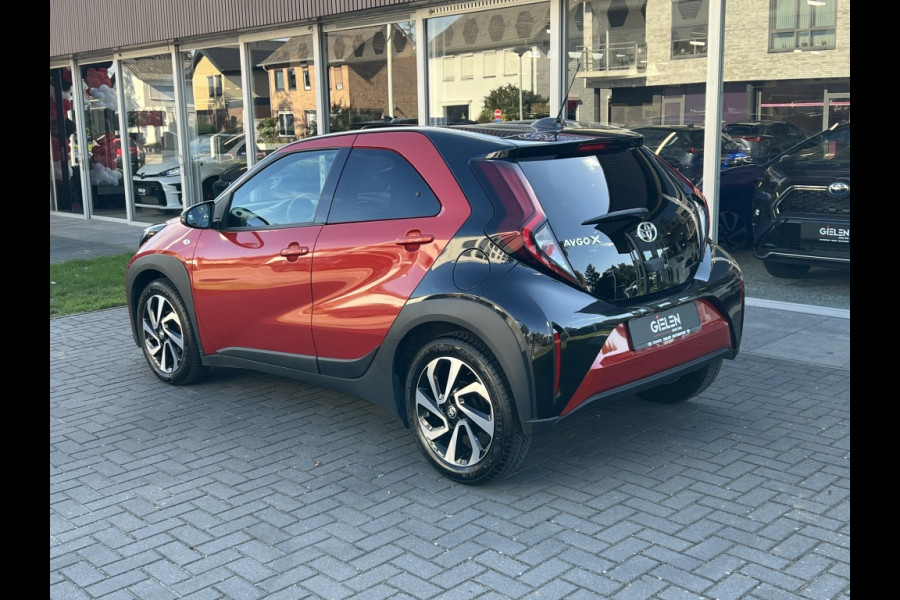 Toyota Aygo X 1.0 VVT-i MT Pulse Bi-tone | Chili red,17 inch, Privacy glass, Apple CarPlay/Android auto, Airconditioning, Parkeercamera