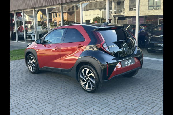 Toyota Aygo X 1.0 VVT-i MT Pulse Bi-tone | Chili red,17 inch, Privacy glass, Apple CarPlay/Android auto, Airconditioning, Parkeercamera