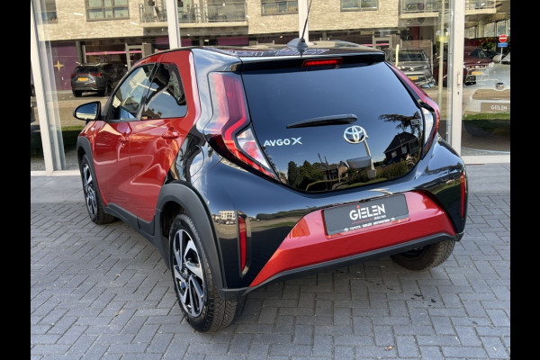 Toyota Aygo X 1.0 VVT-i MT Pulse Bi-tone | Chili red,17 inch, Privacy glass, Apple CarPlay/Android auto, Airconditioning, Parkeercamera