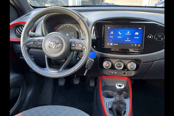 Toyota Aygo X 1.0 VVT-i MT Pulse Bi-tone | Chili red,17 inch, Privacy glass, Apple CarPlay/Android auto, Airconditioning, Parkeercamera