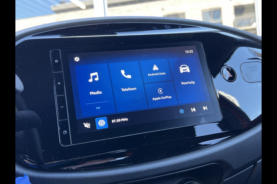 Toyota Aygo X 1.0 VVT-i MT Pulse Bi-tone | Chili red,17 inch, Privacy glass, Apple CarPlay/Android auto, Airconditioning, Parkeercamera