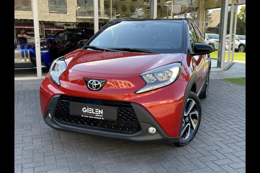 Toyota Aygo X 1.0 VVT-i MT Pulse Bi-tone | Chili red,17 inch, Privacy glass, Apple CarPlay/Android auto, Airconditioning, Parkeercamera
