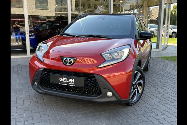Toyota Aygo X 1.0 VVT-i MT Pulse Bi-tone | Chili red,17 inch, Privacy glass, Apple CarPlay/Android auto, Airconditioning, Parkeercamera