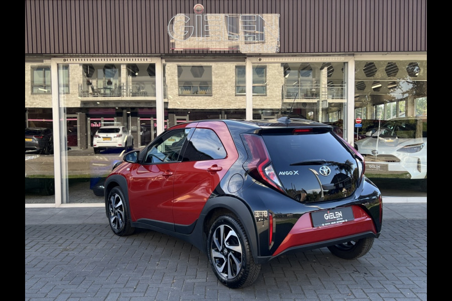 Toyota Aygo X 1.0 VVT-i MT Pulse Bi-tone | Chili red,17 inch, Privacy glass, Apple CarPlay/Android auto, Airconditioning, Parkeercamera