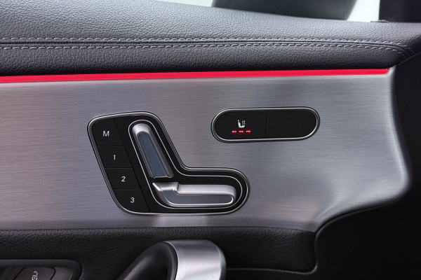 Mercedes-Benz CLA-Klasse Shooting Brake 200 Premium Plus (PANORAMADAK, SFEERVERLICHTING, HEAD-UP, CAMERA, ELEKT. STOELEN)