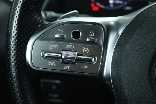 Mercedes-Benz GLA 250 e AMG Line (SFEERVERLICHTING, CAMERA, STOELVERWARMING, LED, 1e EIGENAAR)