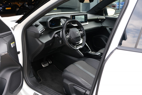 Peugeot 2008 1.2 PureTech GT *PANORAMADAK/STOELVERWARMING* Afn. Trekhaak/Apple Carplay/Navi/Camera VOL