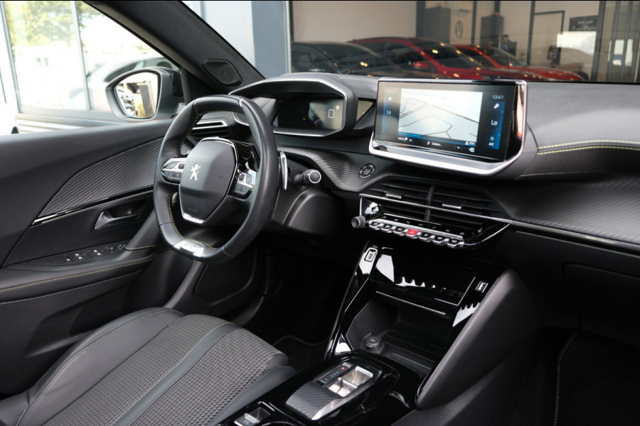 Peugeot 2008 1.2 PureTech GT *PANORAMADAK/STOELVERWARMING* Afn. Trekhaak/Apple Carplay/Navi/Camera VOL