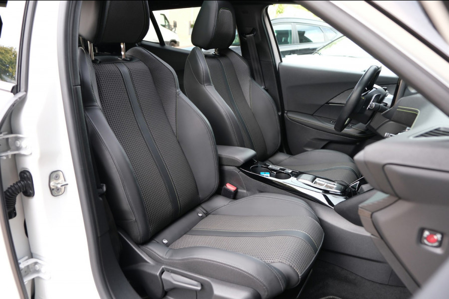 Peugeot 2008 1.2 PureTech GT *PANORAMADAK/STOELVERWARMING* Afn. Trekhaak/Apple Carplay/Navi/Camera VOL