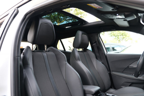 Peugeot 2008 1.2 PureTech GT *PANORAMADAK/STOELVERWARMING* Afn. Trekhaak/Apple Carplay/Navi/Camera VOL