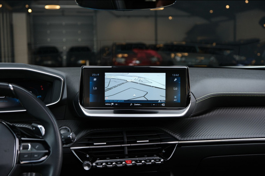 Peugeot 2008 1.2 PureTech GT *PANORAMADAK/STOELVERWARMING* Afn. Trekhaak/Apple Carplay/Navi/Camera VOL