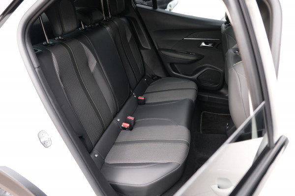 Peugeot 2008 1.2 PureTech GT *PANORAMADAK/STOELVERWARMING* Afn. Trekhaak/Apple Carplay/Navi/Camera VOL