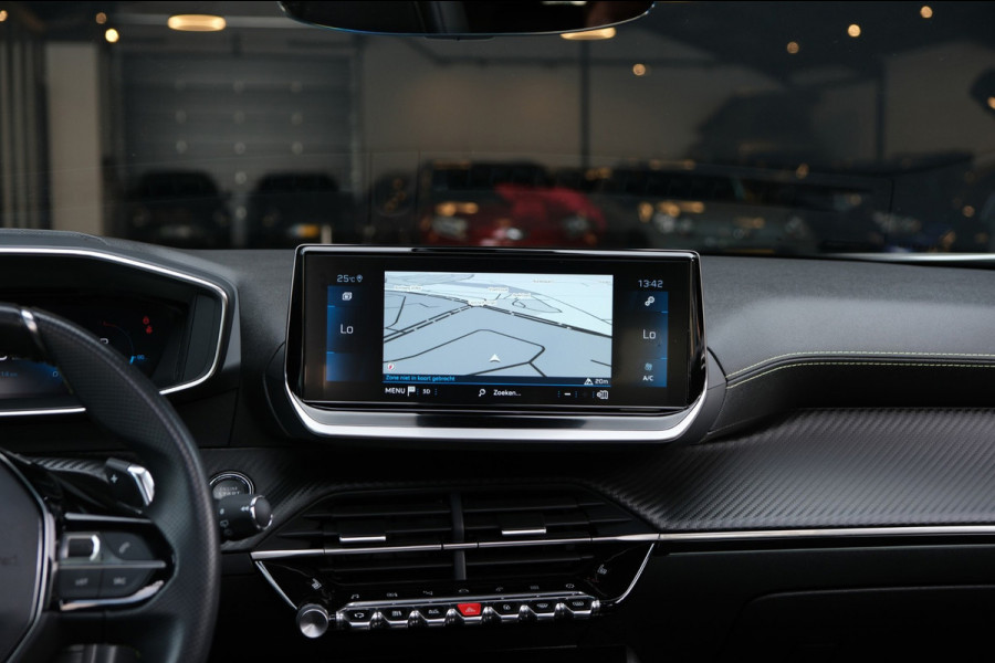 Peugeot 2008 1.2 PureTech GT *PANORAMADAK/STOELVERWARMING* Afn. Trekhaak/Apple Carplay/Navi/Camera VOL