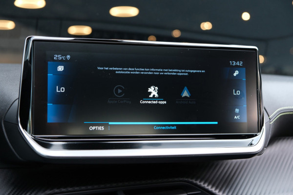 Peugeot 2008 1.2 PureTech GT *PANORAMADAK/STOELVERWARMING* Afn. Trekhaak/Apple Carplay/Navi/Camera VOL