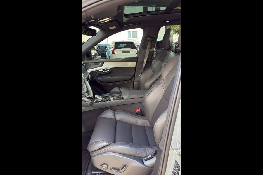 Volvo XC90 T8 Recharge Plus Black Edition ** Four-C ** Trekhaak ** Panodak ** Sportstoelen