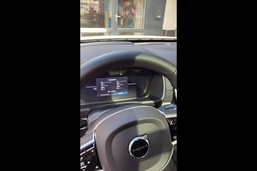 Volvo XC90 T8 Recharge Plus Black Edition ** Four-C ** Trekhaak ** Panodak ** Sportstoelen